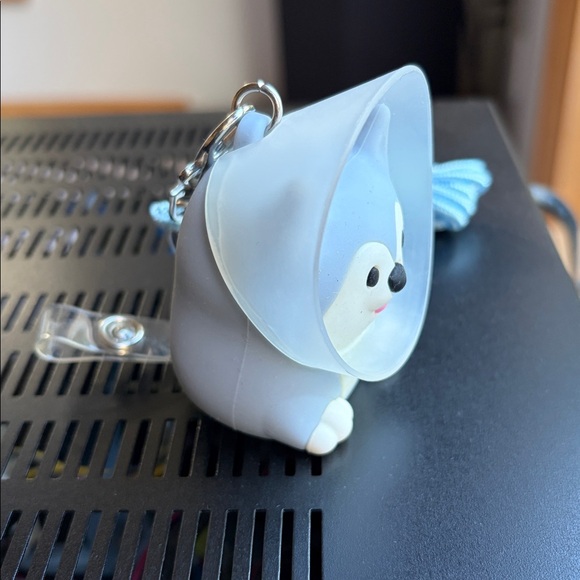Bath & Body Works Husky Dog with Cone Vet PocketBac Sanitizer Holder Lanyard NWT - Picture 3 of 5